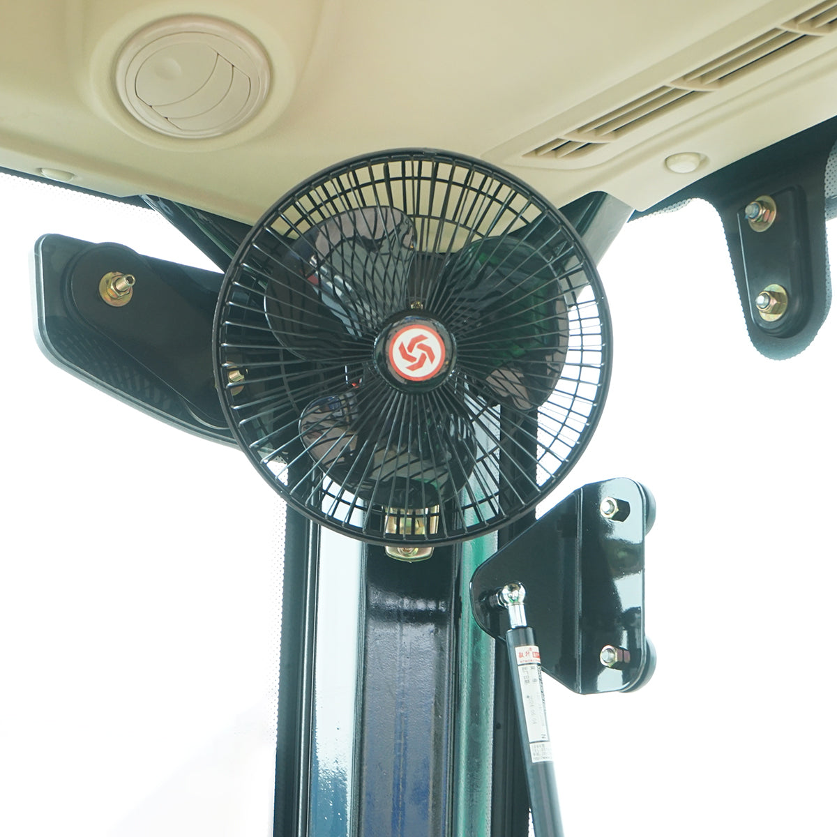 60HP Hanwo E3 cabin tractor, Xinchai III engine with wheels 8.3-20/12.4-28 Konig Traktoren 604