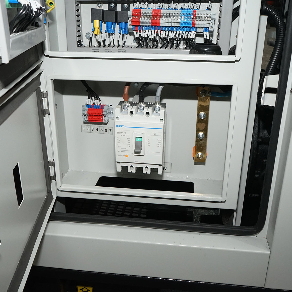 Three-phase electric generator 28KVA, 230/400V with Ricardo N4100DS-30KW diesel engine and 100A ATS