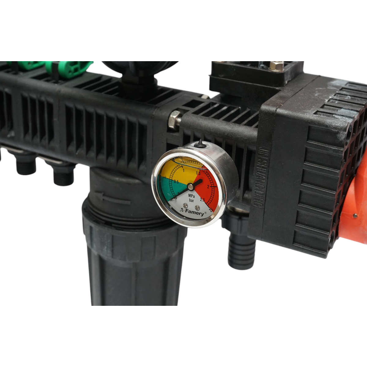 Herbicide distributor with 5 horsepower, filter and glycerin manometer 25 bar