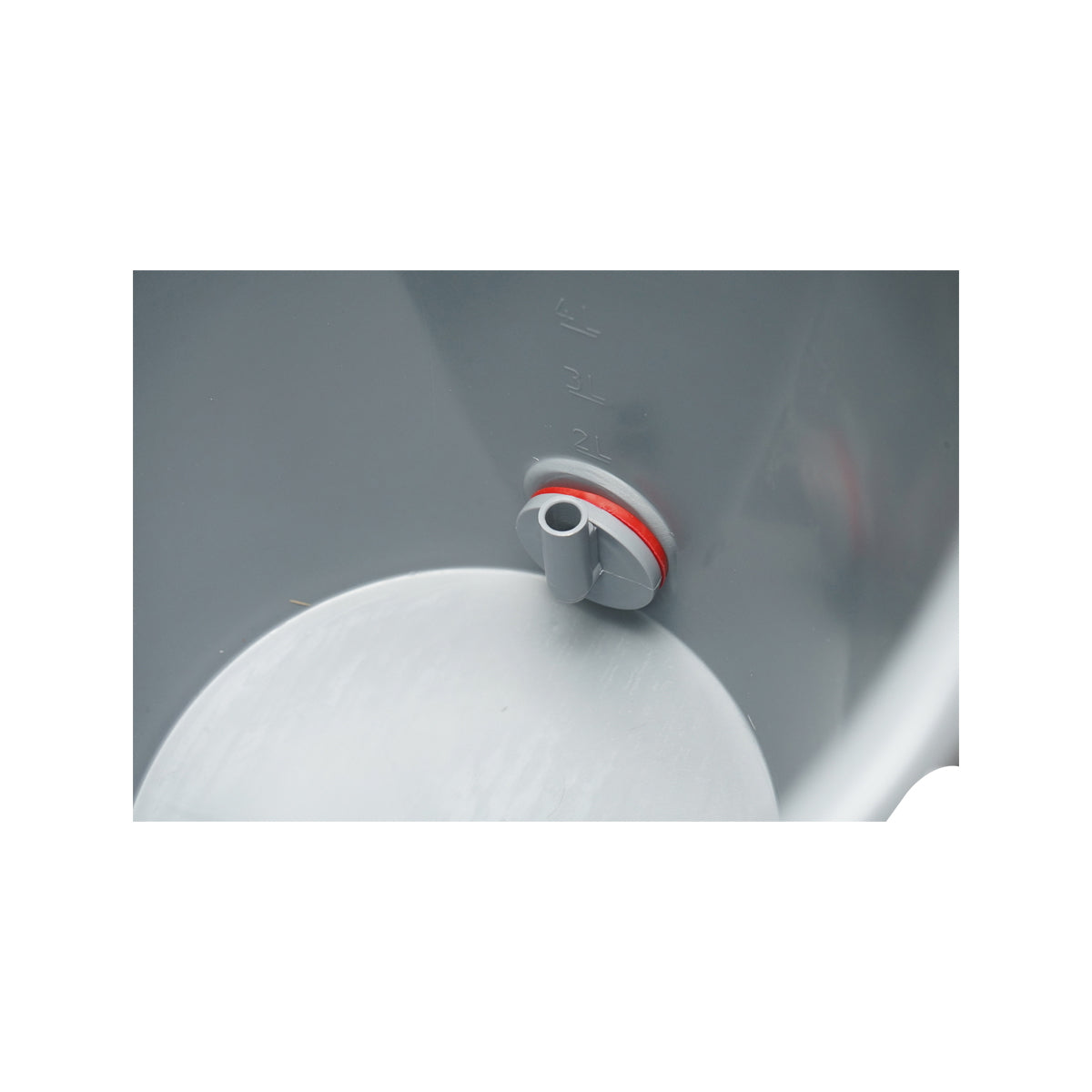 Water feeder - 8L bucket with 1 nipple for feeding calves