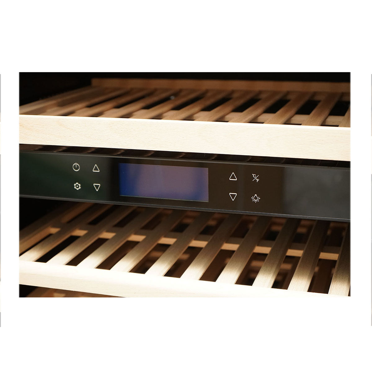 Wine cooler, capable of holding 168 bottles, built-in