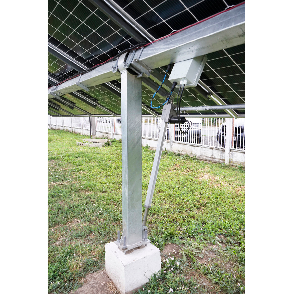 Complete mounting system, automatic solar tracker structure 14.75 KW, 1 row Breckner Germany