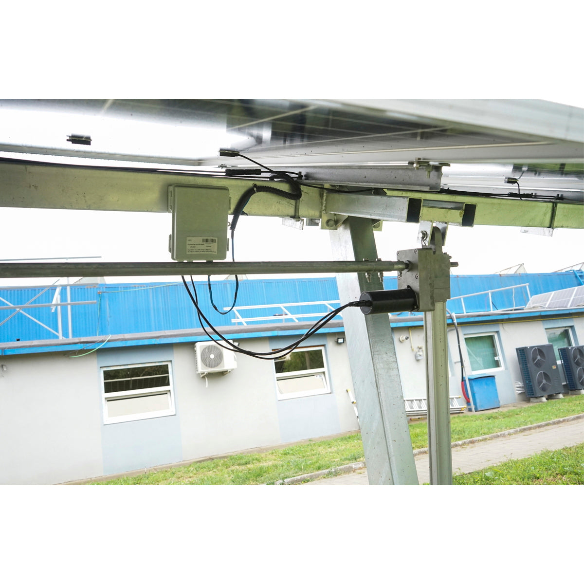Complete mounting system, automatic solar tracker structure 14.75 KW, 1 row Breckner Germany