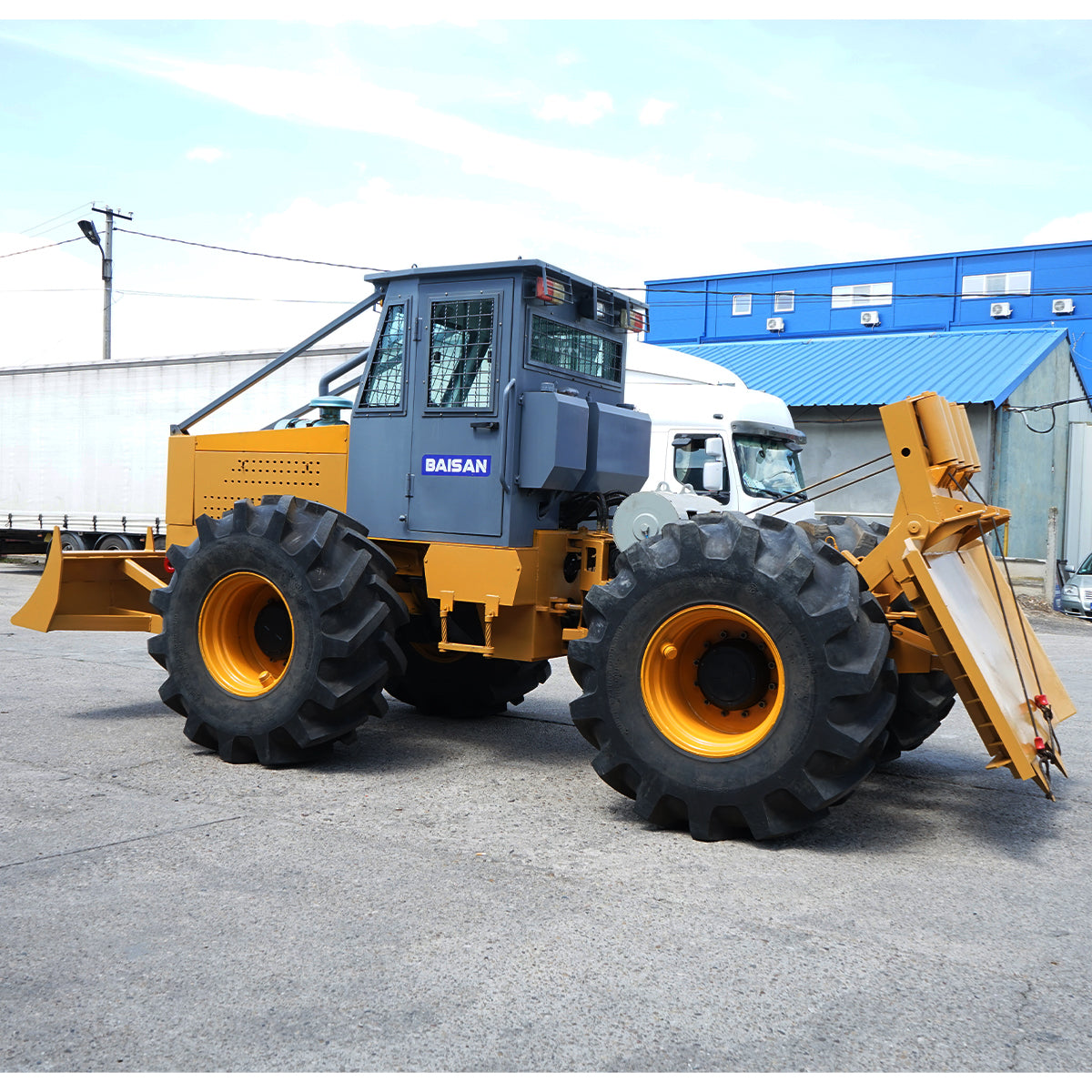 Forest tractor with a 6-cylinder engine, 100 hp, 23.1/26 tires, Baisan
