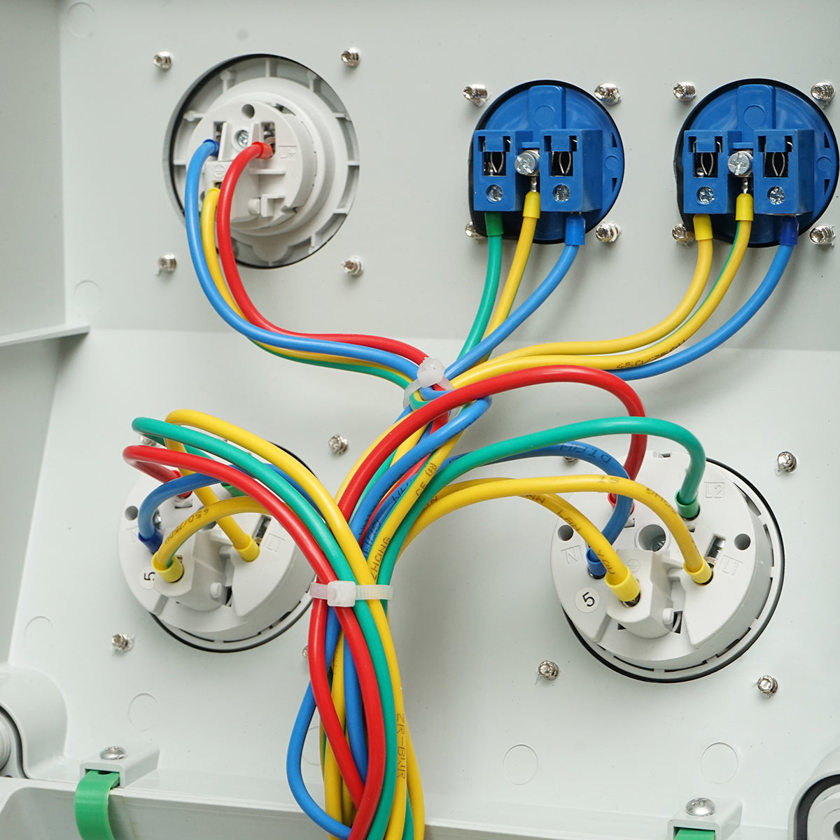 Group distribution board for site organization 2x415V/32A, 1x250V/16A, 2x230V/16A, 380x280x150mm IP44/67 SUNTREE