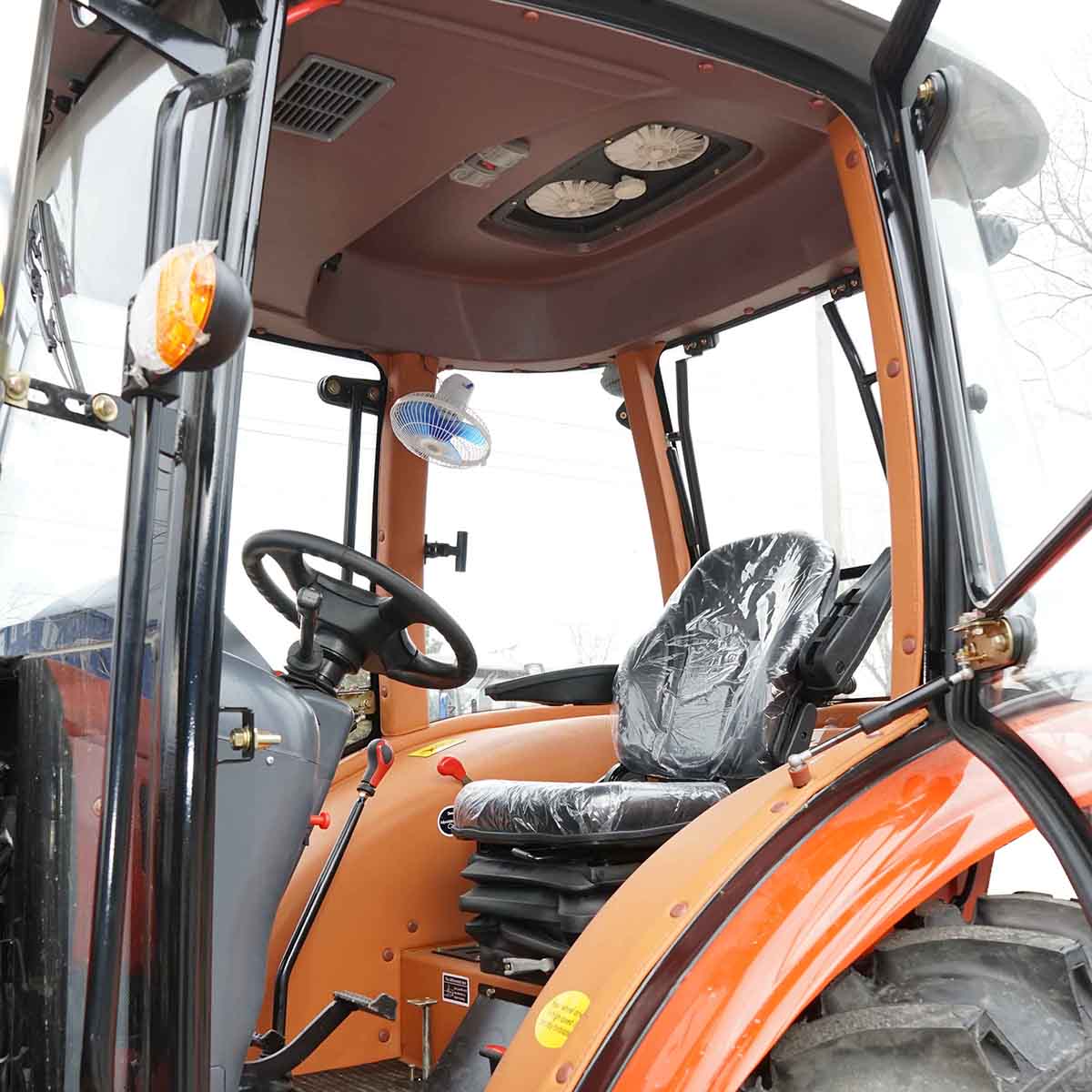 90HP tractor, 4x4 with front loader, closed cabin, wheels 14.9-30/9.5-24