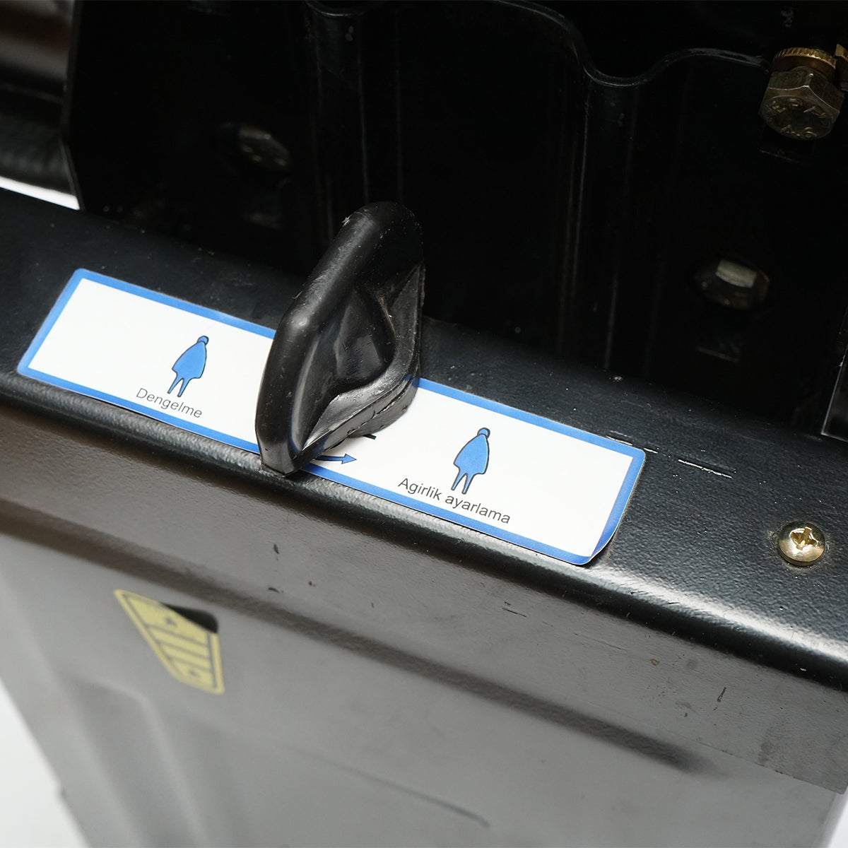 Black seat for tractor U-445, U-650 with triple adjustment and shock absorber