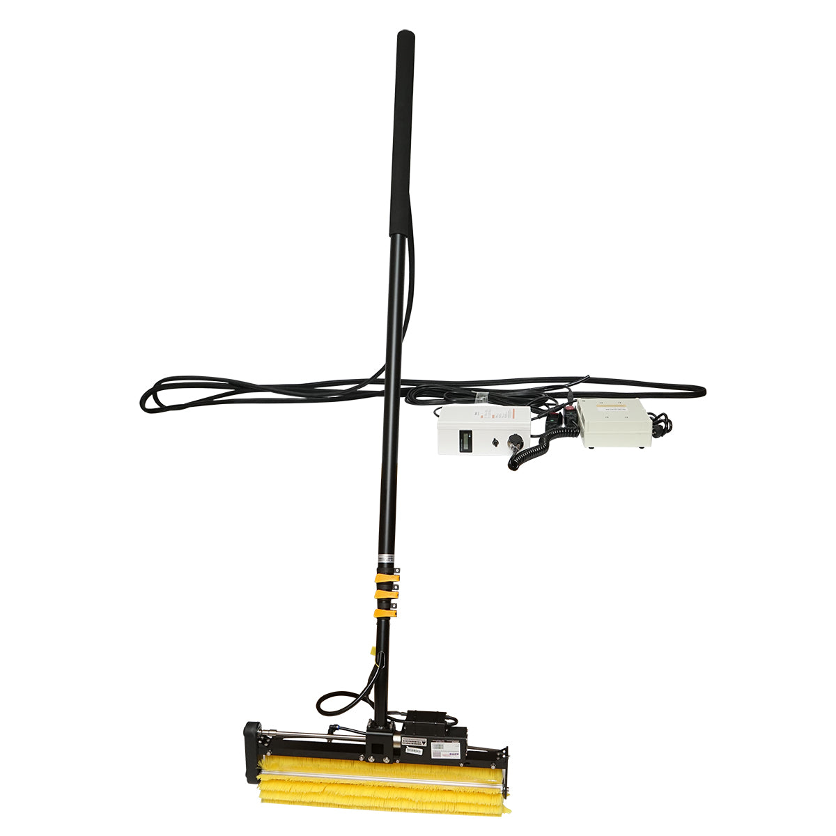 System for cleaning photovoltaic solar panels with battery or 220V and arm of up to 5.5m