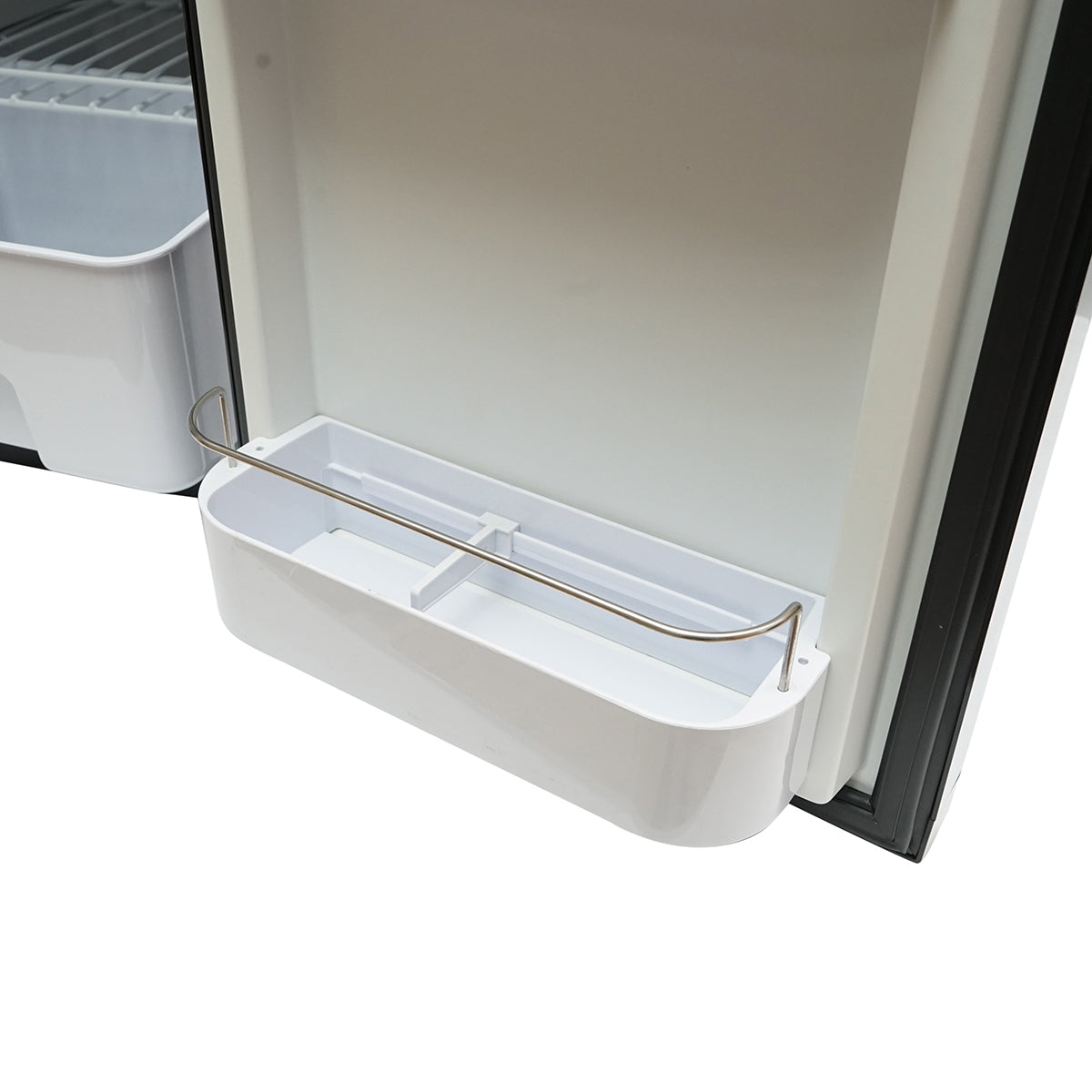 Car refrigerator with 80W compressor, capacity 92.9L, power supply voltage 12-24-220V, LCD screen, 418x504x975mm CR90 AUTOSPEED