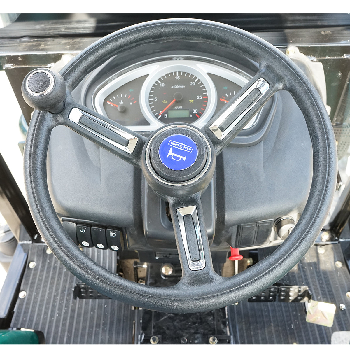 80HP tractor with closed cabin, YTO turbo engine, wheels 8.3-20/12.4-28 KONIG 804