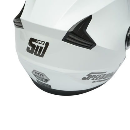 White jet-type motorcycle helmet, urban model with a transparent visor and sunglasses, size XL.