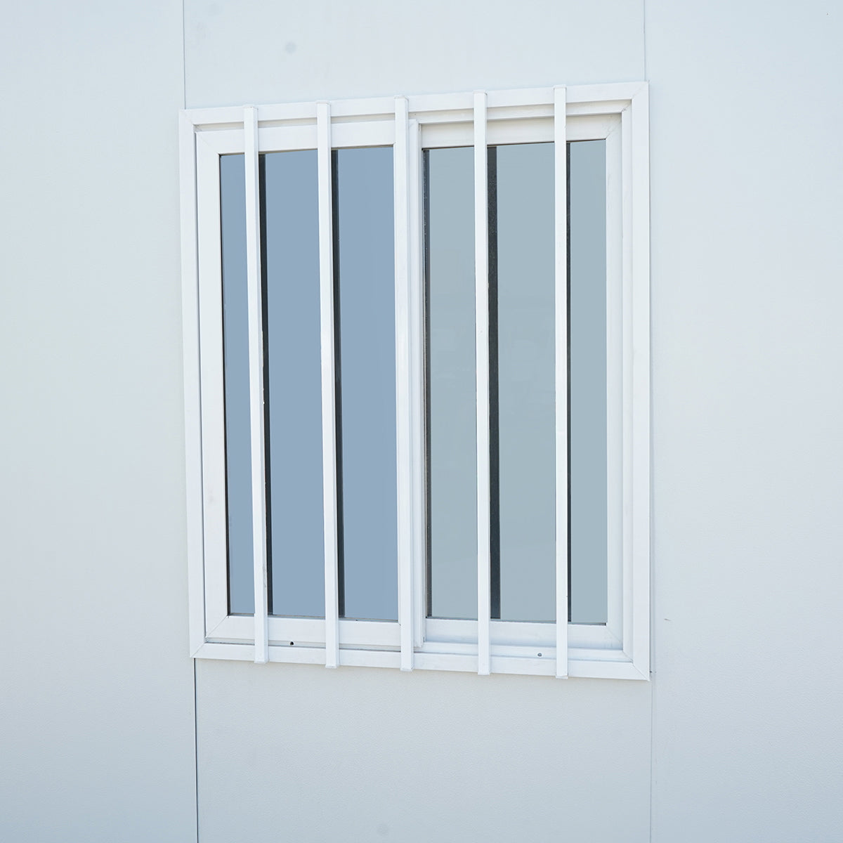 Container house type 600x300x290cm with 2 windows, simple door and electrical installation