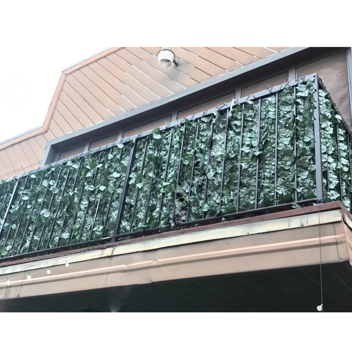 Artificial hedge with green leaves, 1M wide and 5M long.