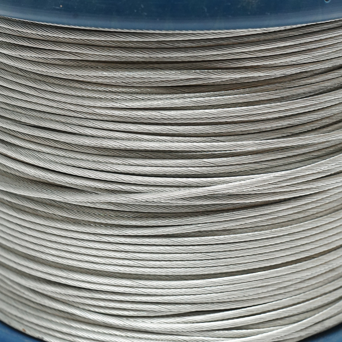 Galvanized steel cable with a diameter of 2mm, 1x19 strands, maximum load 80Kg, weight 4.8Kg, 250m/roll