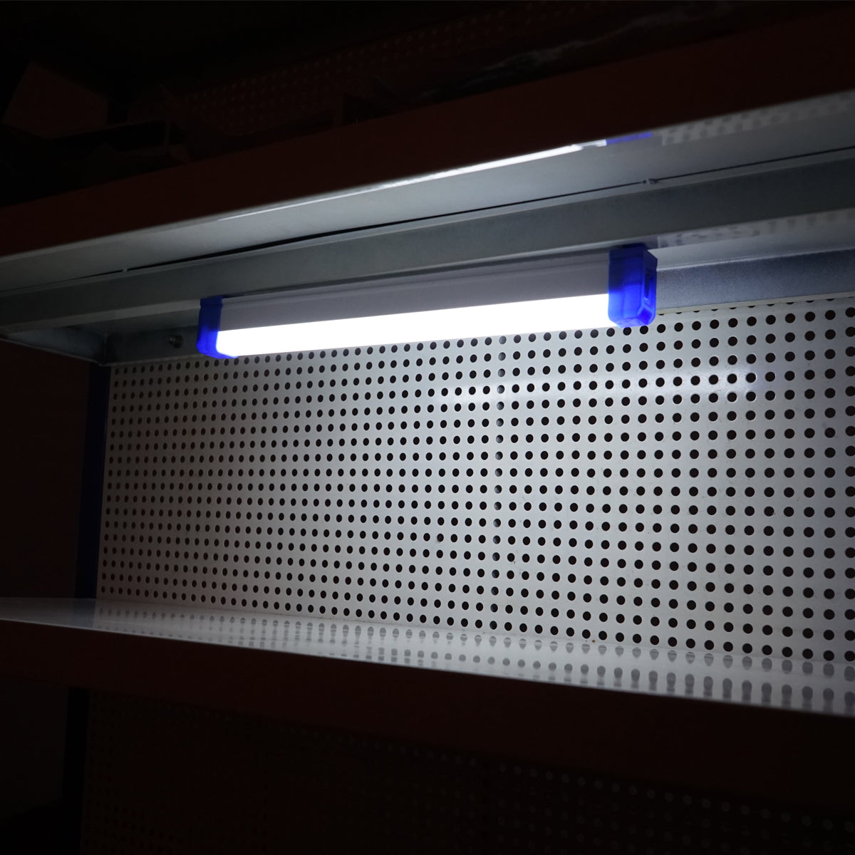 30W LED lamp, 6500K with magnetic attachment and rechargeable battery 1800mAh 320x23x38mm IP20 Breckner Germany