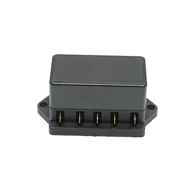 Flat fuse box with 5 terminals