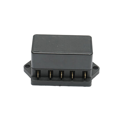 Flat fuse box with 5 terminals