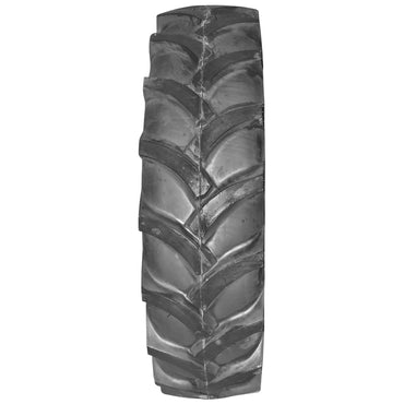 Agricultural tire with tread 16.9/38 10PR R1 QH611