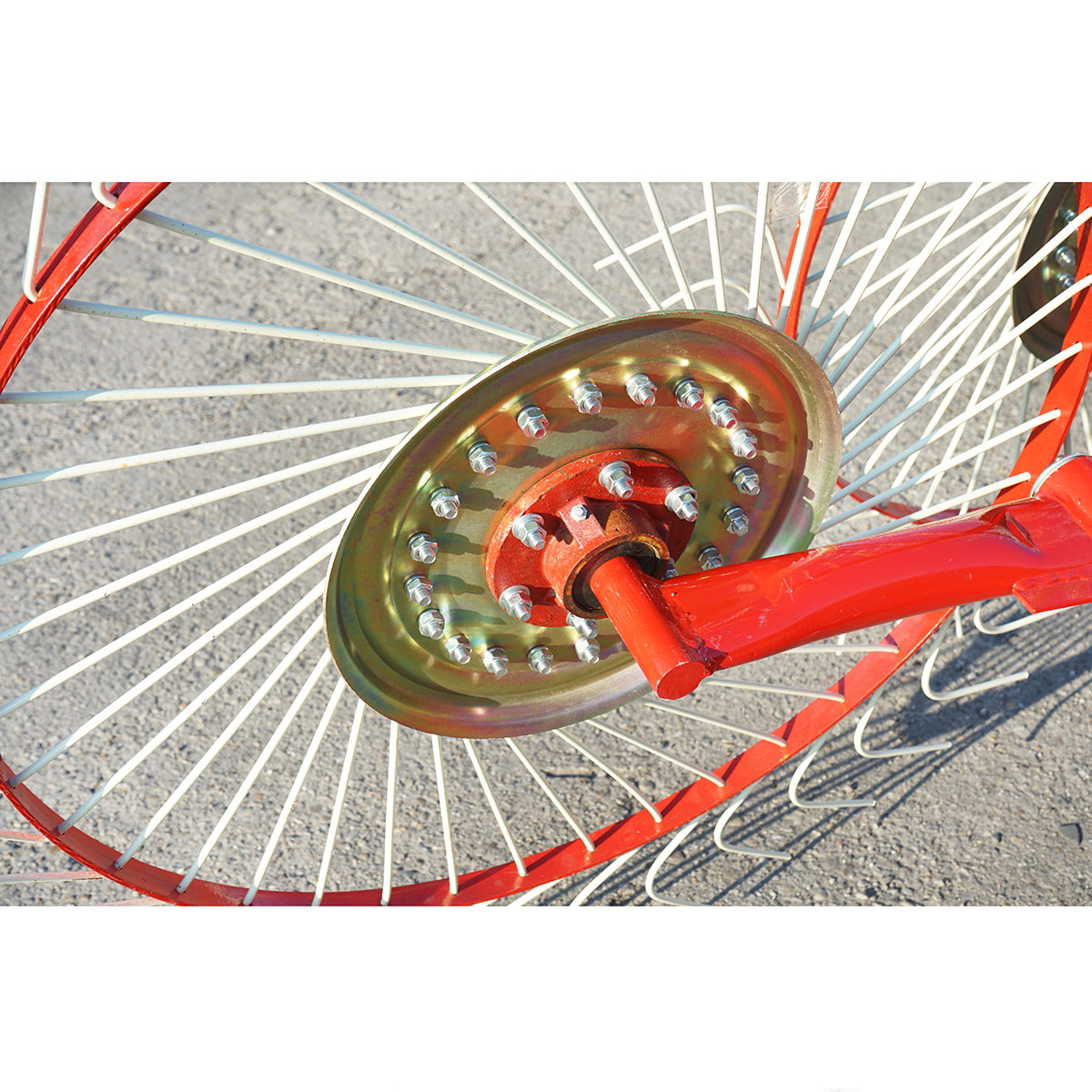 Sun-type rake with 4 rotors, diameter 1400 mm.