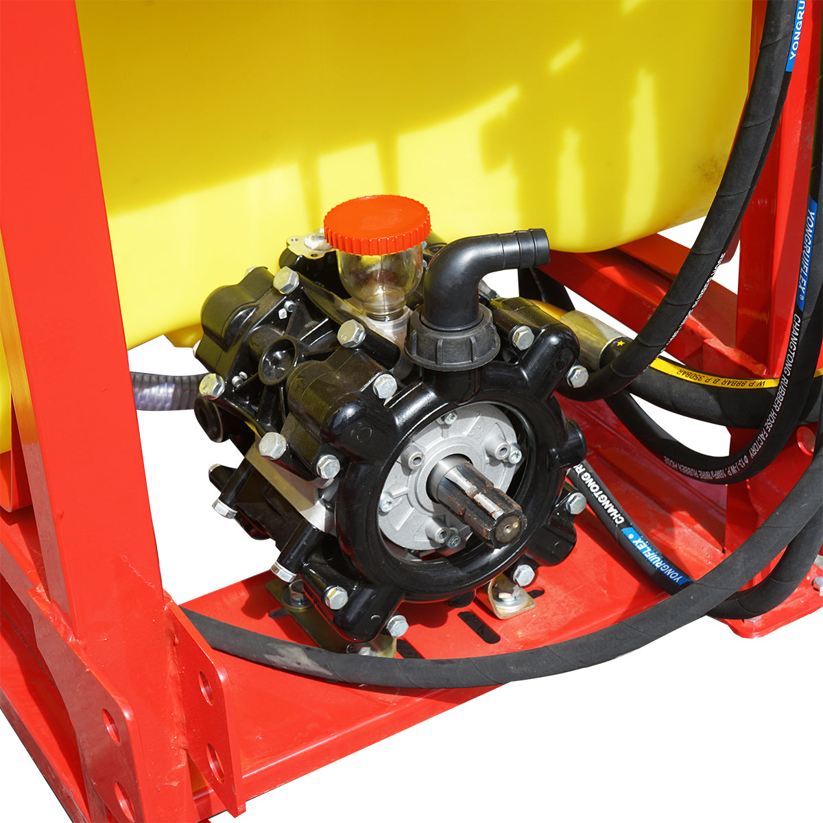 Herbicide sprayer with a 400L tank and a 12m arm, 35HP with 25 triple nozzles