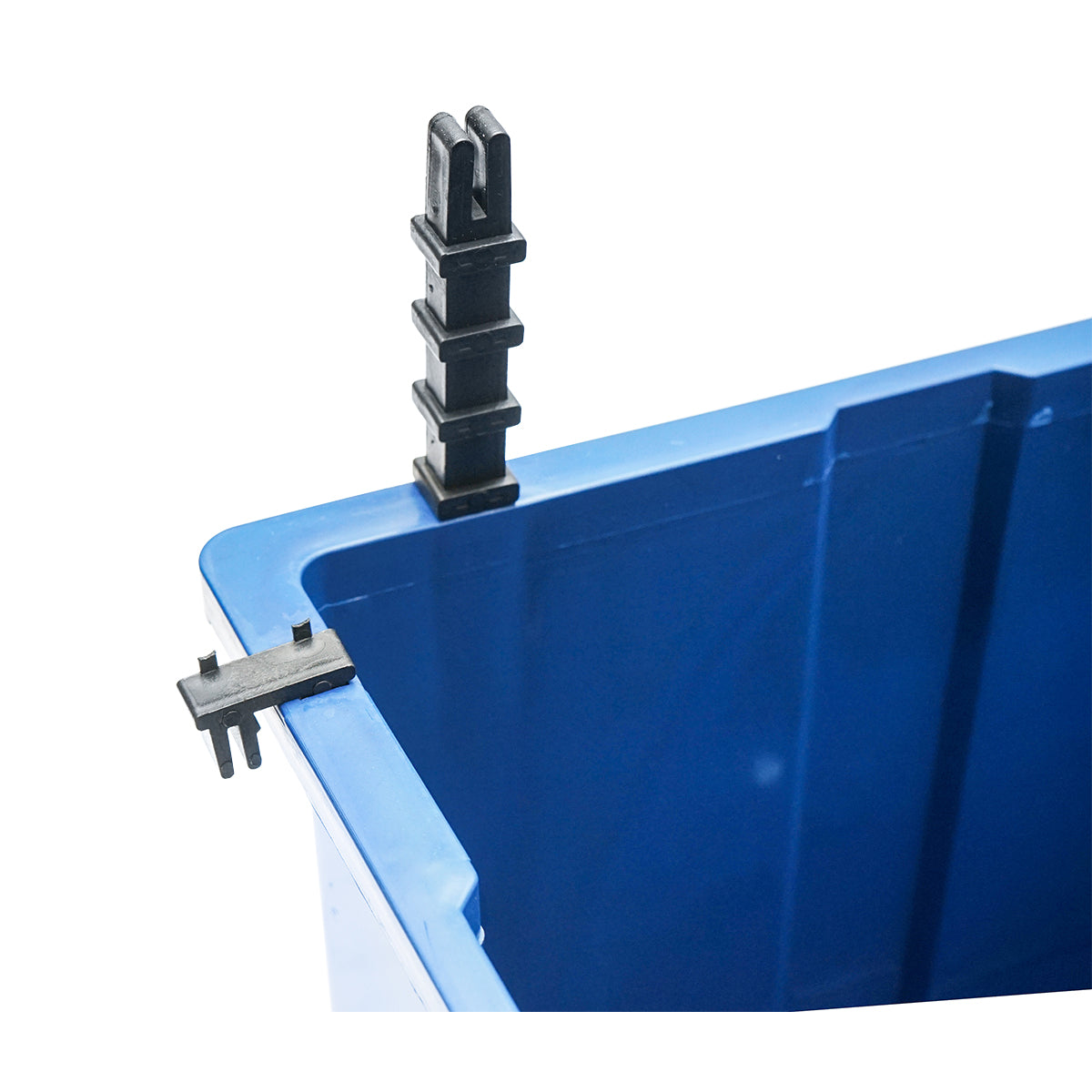 Support for connecting assembly between plastic storage boxes