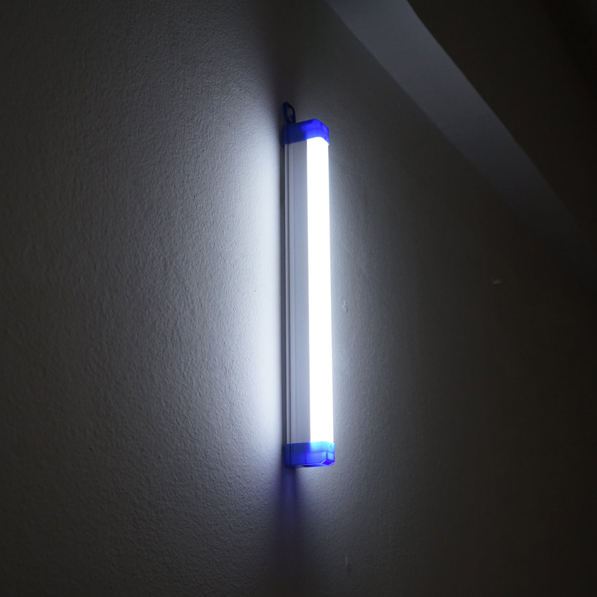 LED lamp 40W, 6500K with magnetic mount and rechargeable battery 2400mAh 320x23x38mm IP20 Breckner Germany
