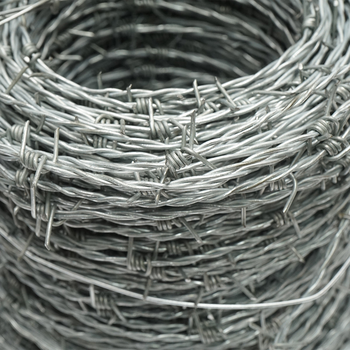 Zinc-coated barbed wire roll 100m, distance between barbs 14cm, for fencing