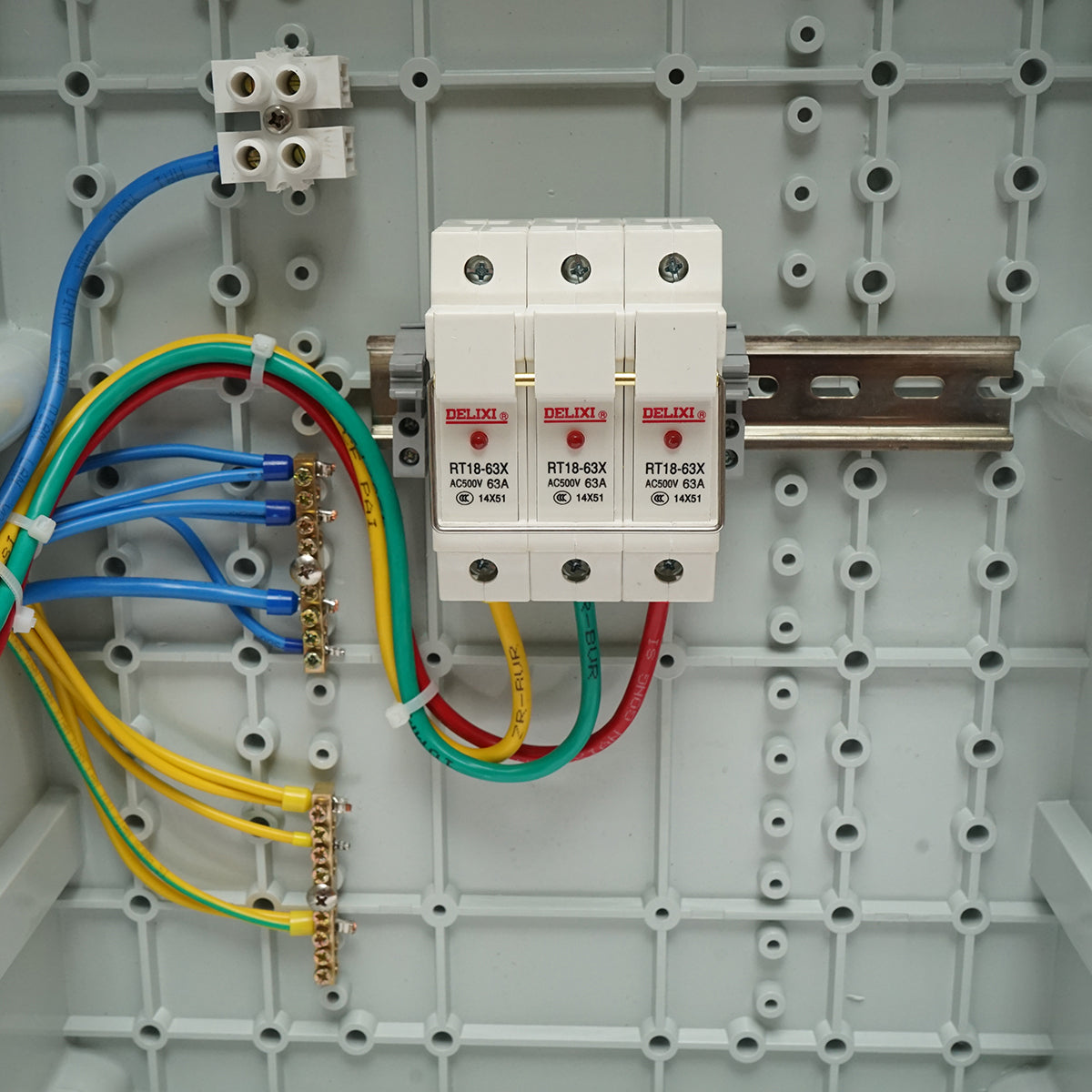 Group socket panel organization for site 2x415V/32A, 3x250V/16A, 18 modules 540x360x180mm IP67 SUNTREE