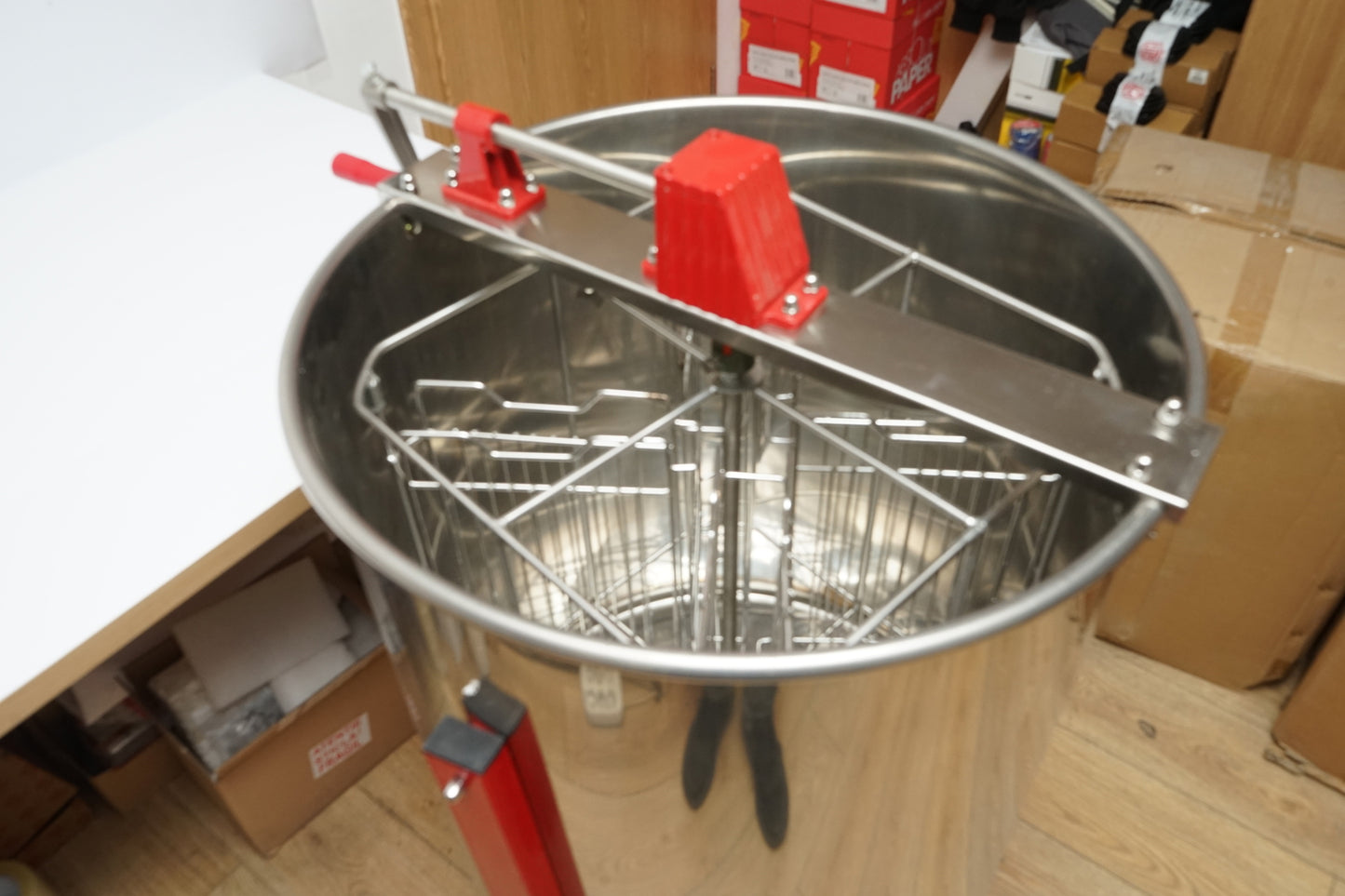 Manual beekeeping centrifuge, stainless steel honey extractor with 4 frames