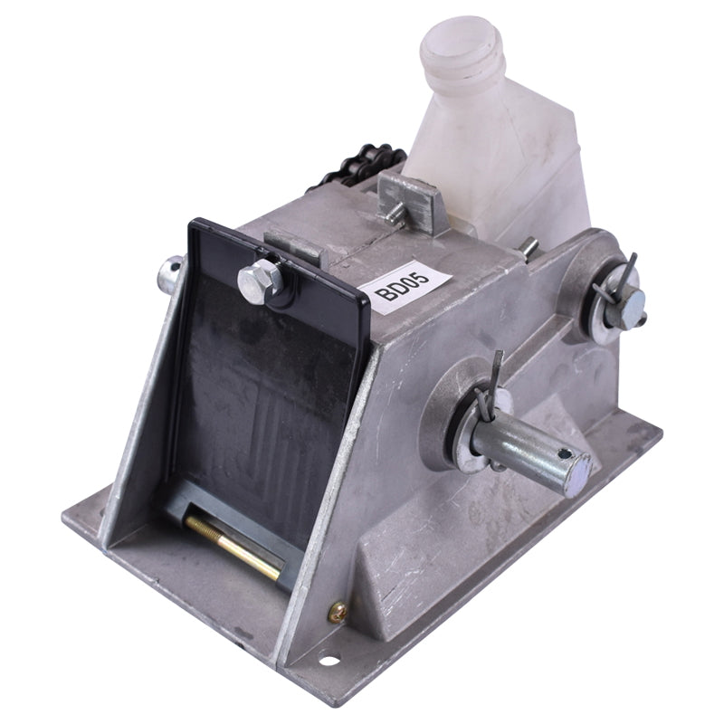 Fertilization box assembled with thick chain