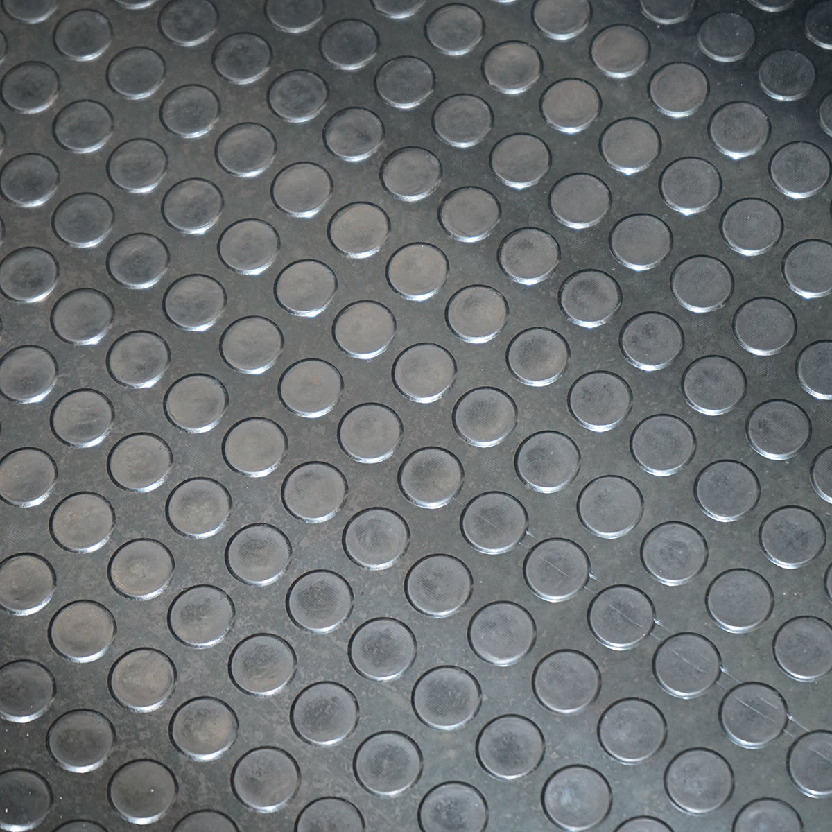 Rubber carpet SBR+NR without textile insert and with striation 5x1200x10000mm L=10m; l=1.2m; G=5mm