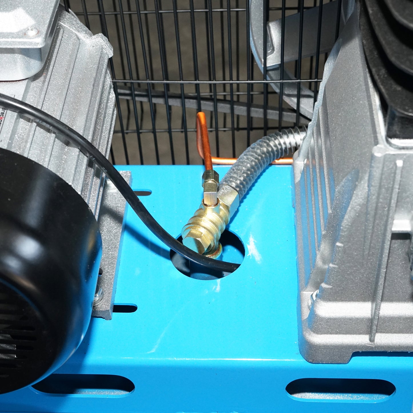 Air compressor 380V, 200L power 2.2kW/3HP maximum pressure 8 Bar, flow rate 250L/min Breckner Germany