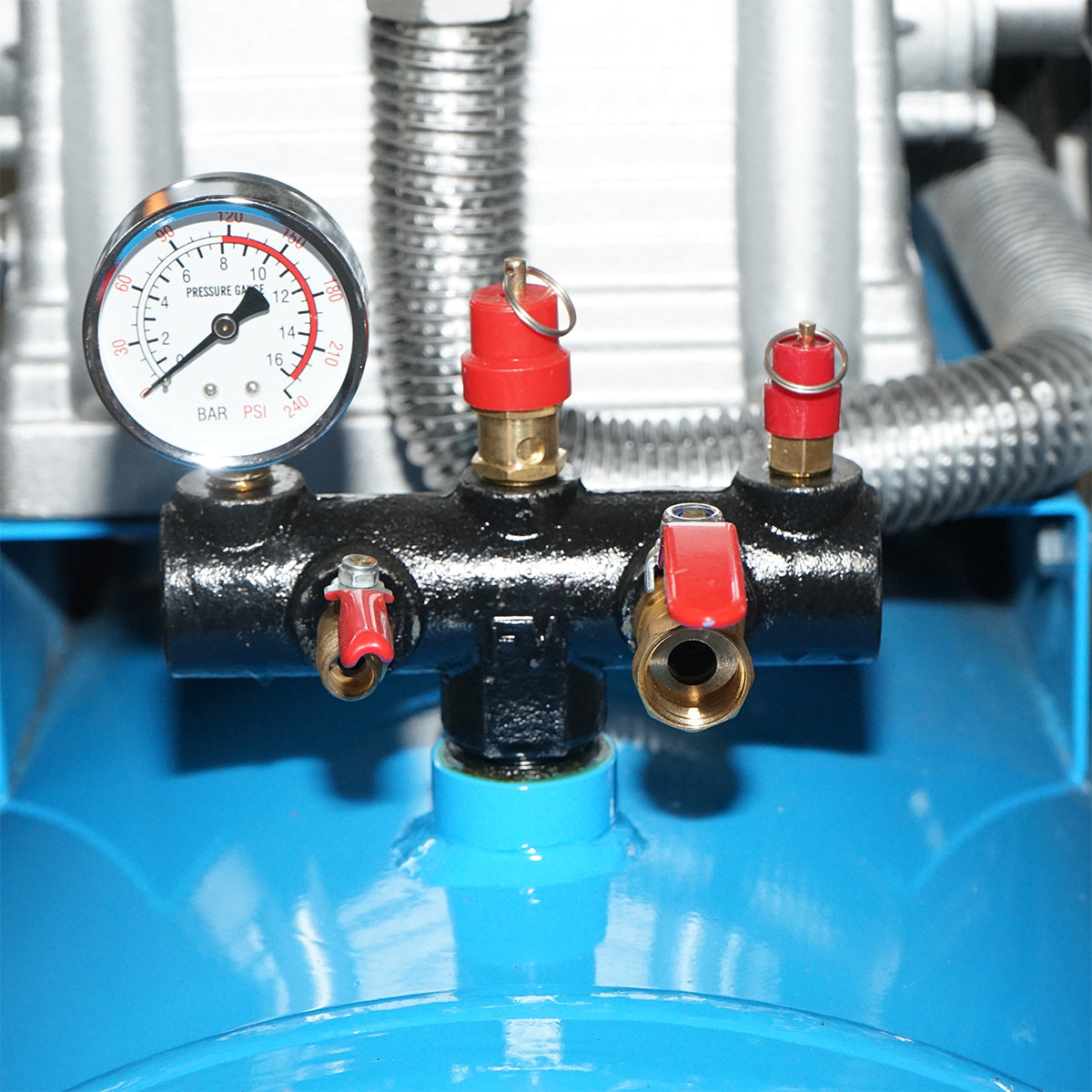 Air compressor 200L power 4.8kW/6.5HP pressure 8 Bar, flow rate 200L/min with 15HP gasoline engine and electric start Breckner Germany