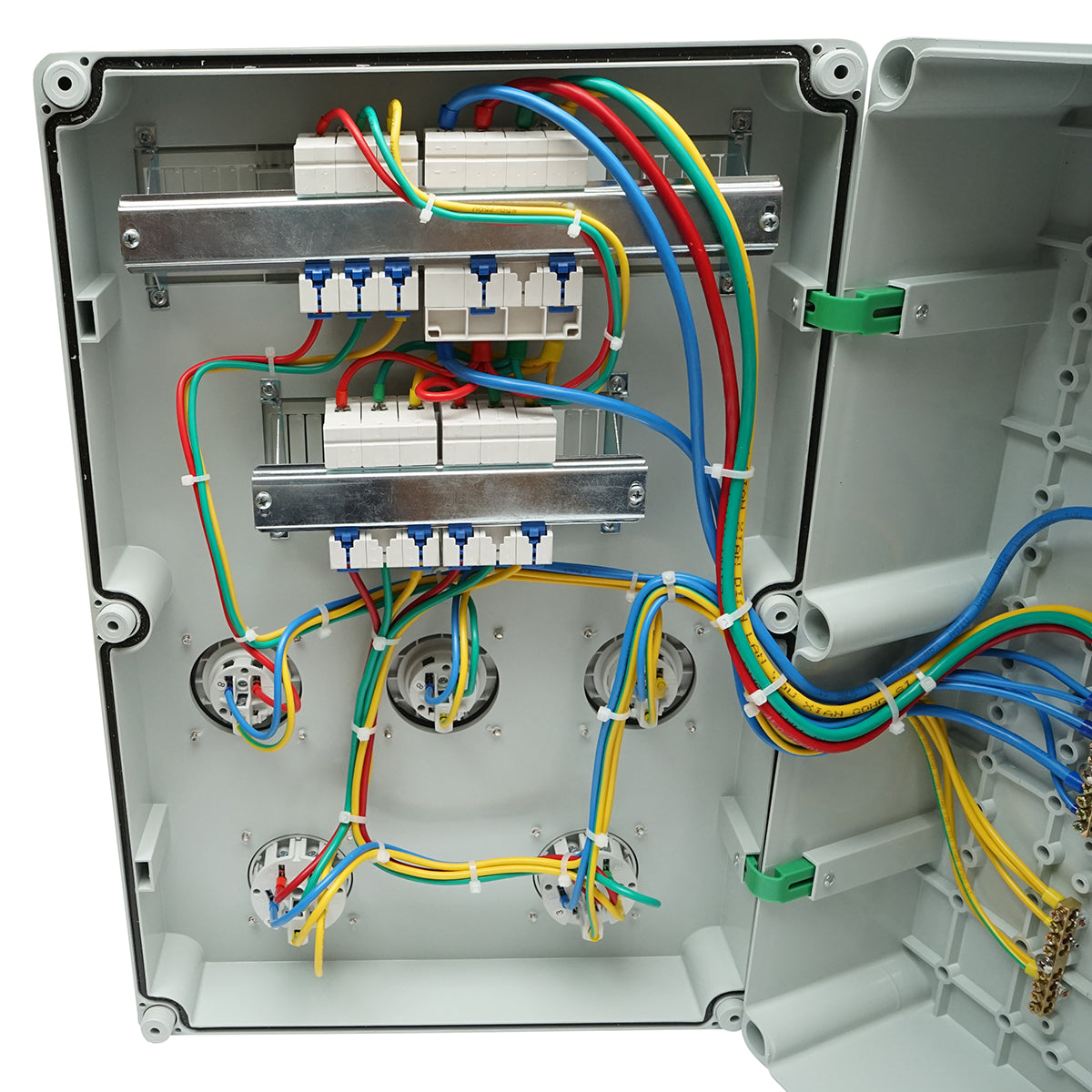 Group socket panel organization for site 2x415V/32A, 3x250V/16A, 18 modules 540x360x180mm IP67 SUNTREE