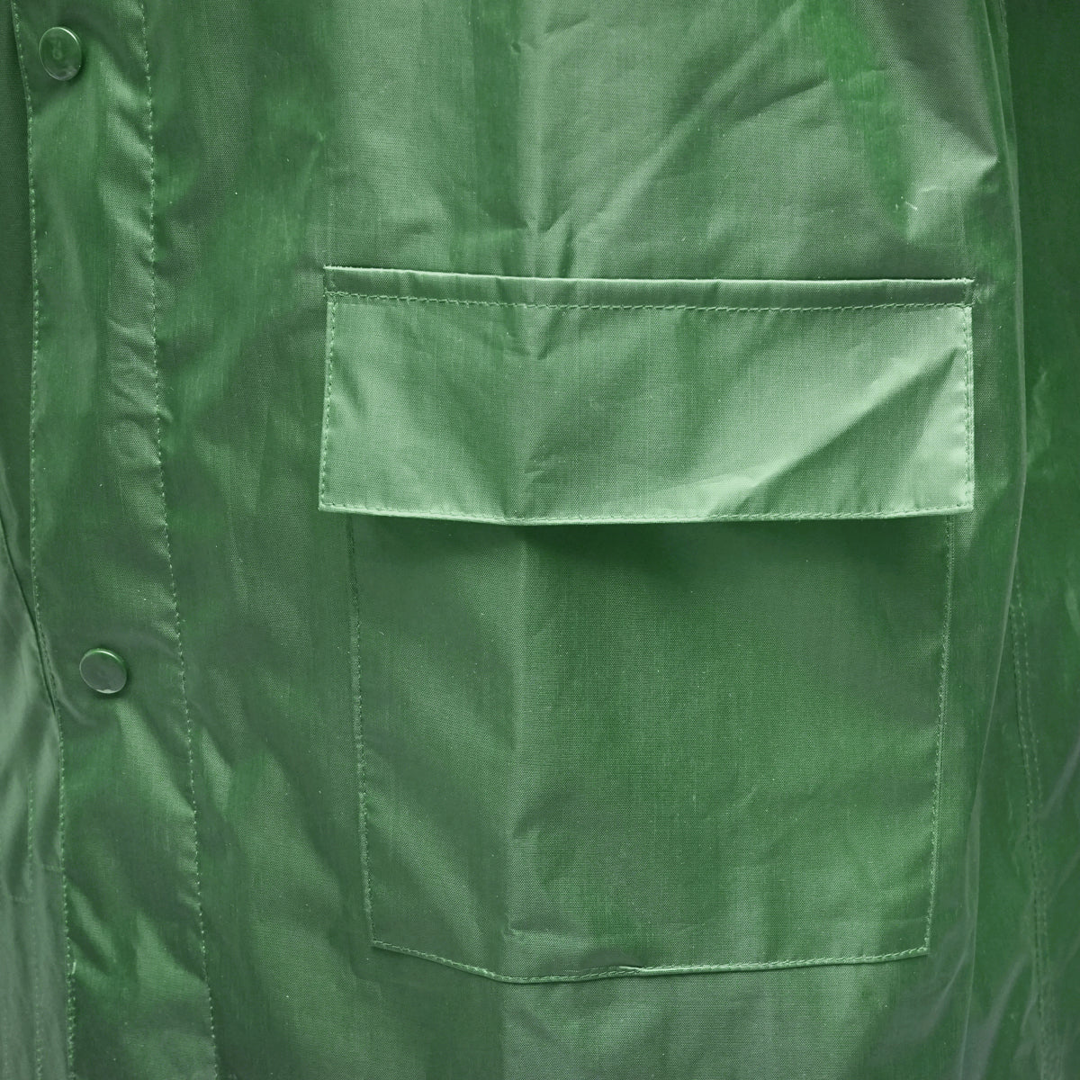 XXL waterproof hooded poncho made of polyester with PVC membrane, ventilation slits, 2 pockets, and green zipper from Breckner Germany.