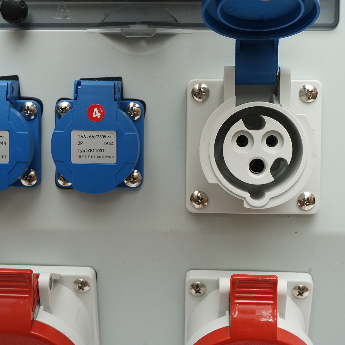 Group distribution board for site organization 2x415V/32A, 1x250V/16A, 2x230V/16A, 380x280x150mm IP44/67 SUNTREE
