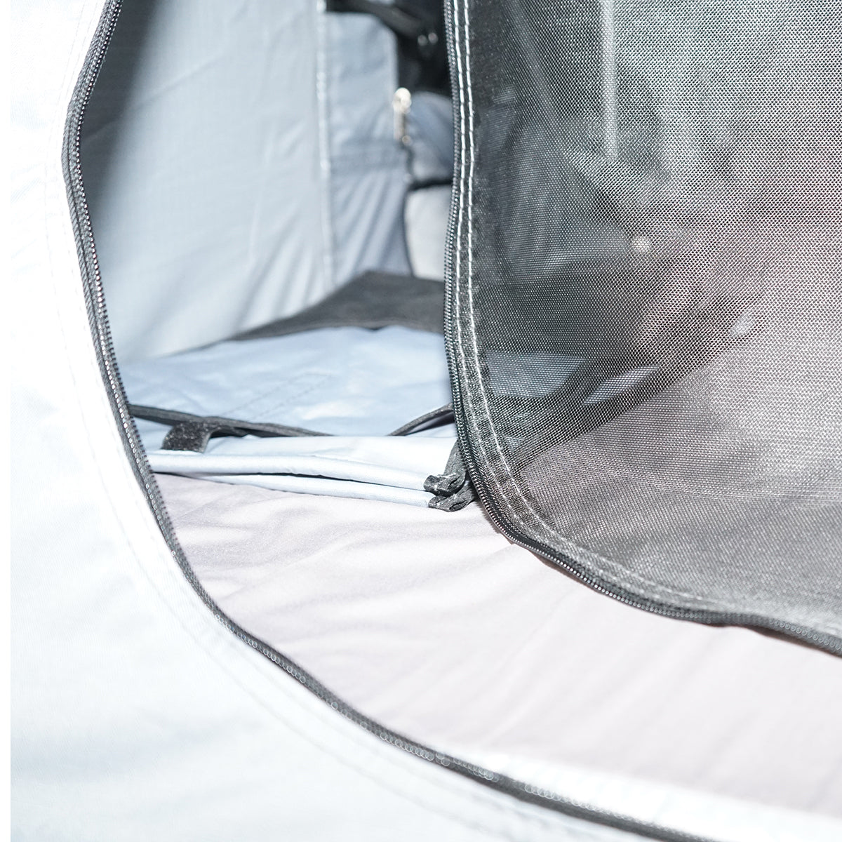 Waterproof car tent for 2 people, attachment to the roof with a platform and ladder