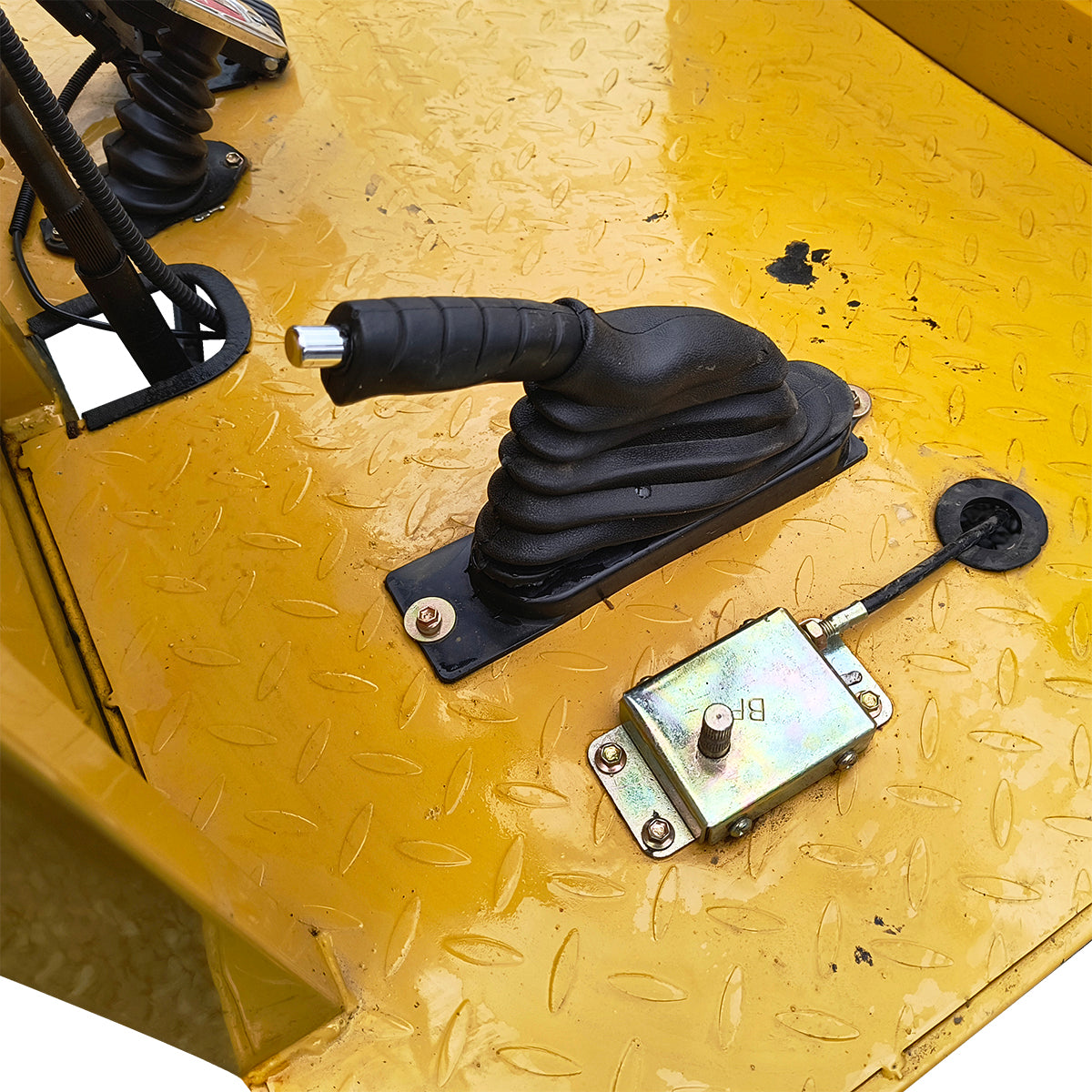 Electric platform cart with bench for transporting goods 800W, 48V, 2.5x1.25m maximum load 800Kg THOR