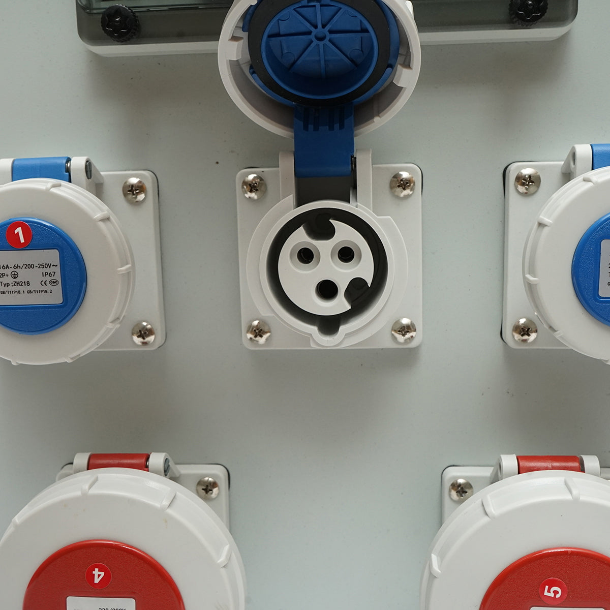 Group socket panel organization for site 2x415V/32A, 3x250V/16A, 18 modules 540x360x180mm IP67 SUNTREE