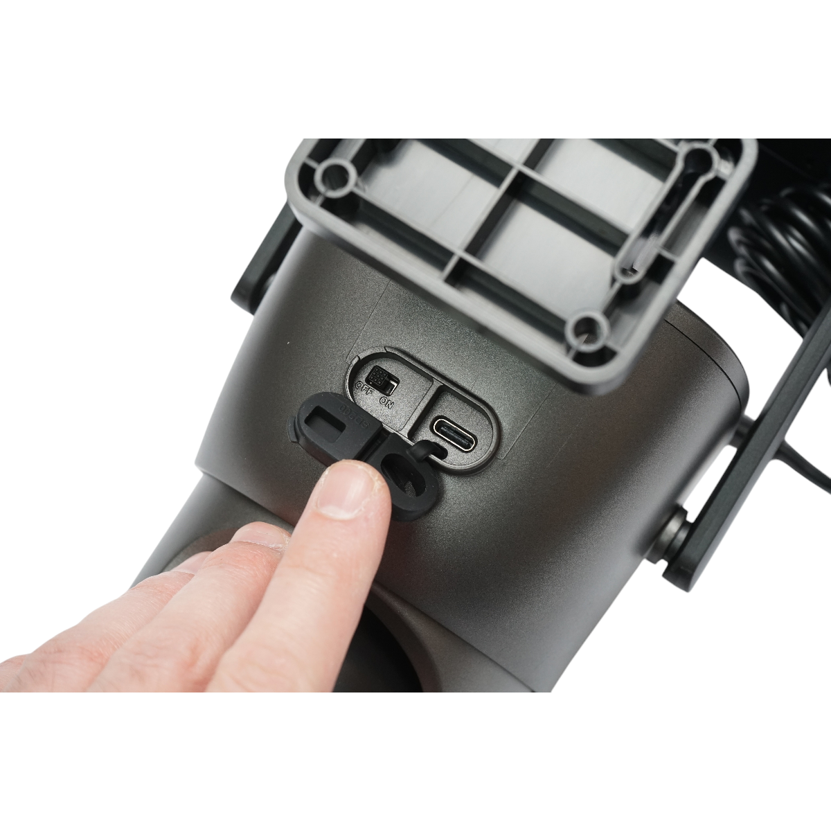 Surveillance camera with dual lens 6MP, 4G, WIFI 2.4 GHz with solar panel, 13500 mAh battery, PTZ control, motion sensor, human detection PIR, smart IR night vision, and Ubox application.