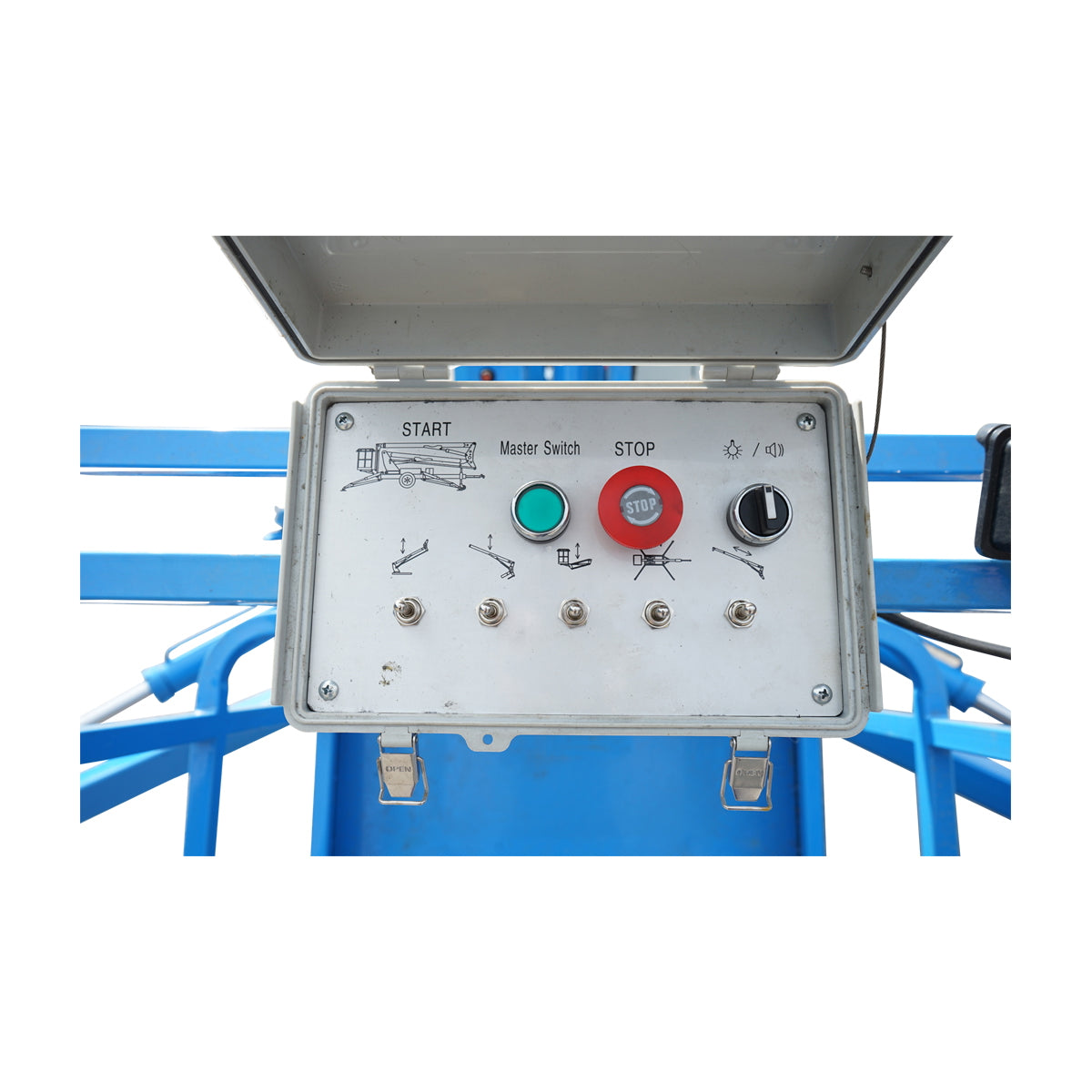 Trailer-mounted platform/scaffold for working at height 16m, 200Kg with remote control gasoline engine