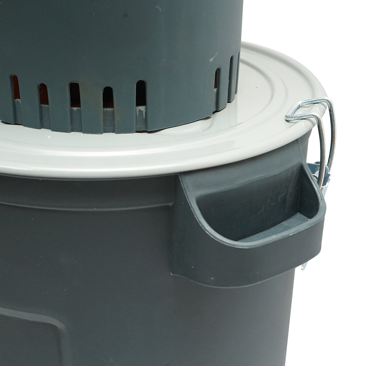 Electric grain mill 1 KW, 220V, 25L hopper, 19000 r/min, capacity 240 Kg/h, 5 sieves included.