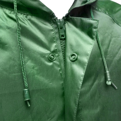 XL waterproof hooded poncho made of polyester with PVC membrane, ventilation slots, 2 pockets, and green zipper Breckner Germany