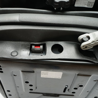 Universal adjustable seat for tractor with seat belt, armrests, and mechanical suspension 830x610mm