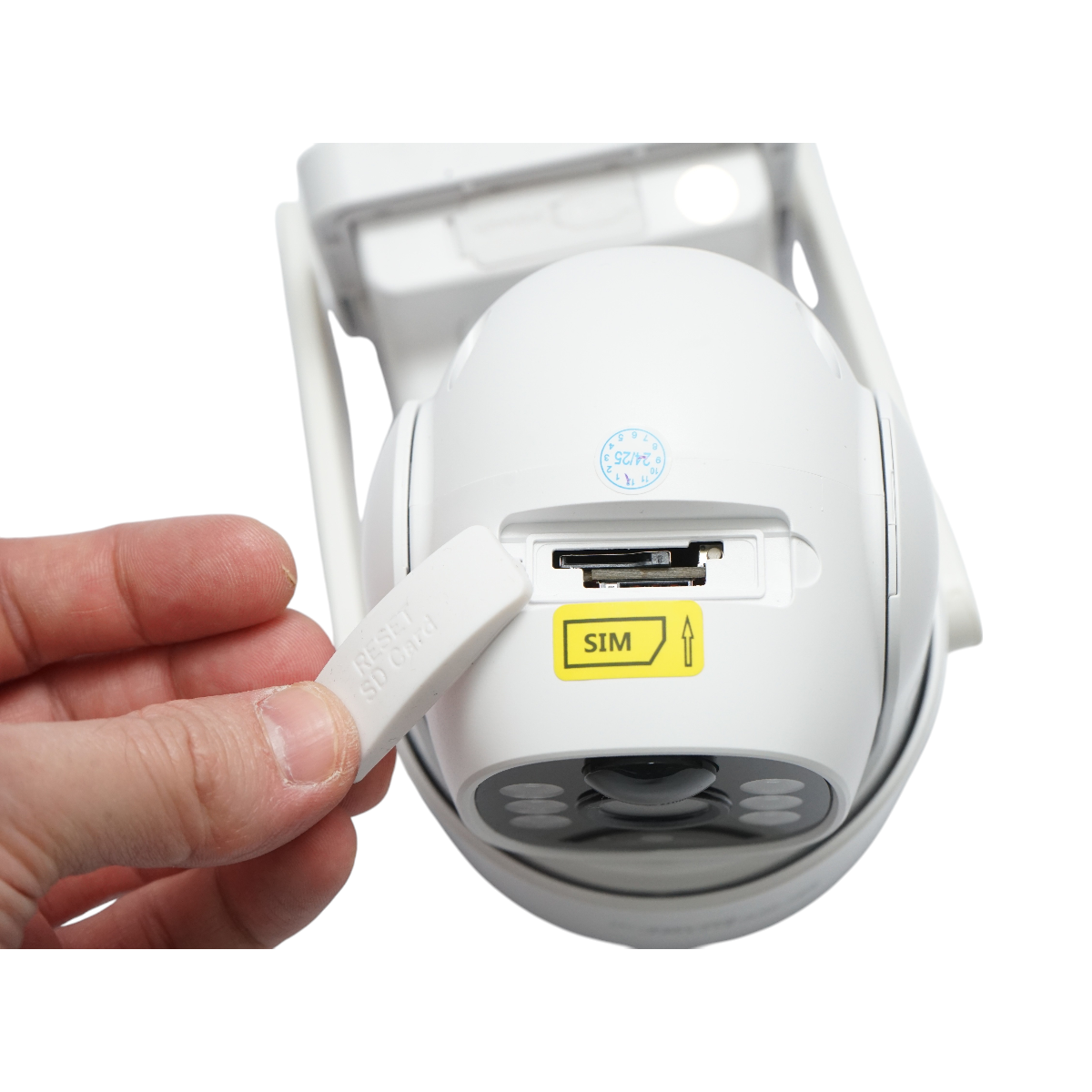 Surveillance camera with dual lens 3MP, 4G, 2.4 GHz WIFI with solar panel, 9000 mAh battery, PTZ control, human PIR detection, night vision, and Ubox application.