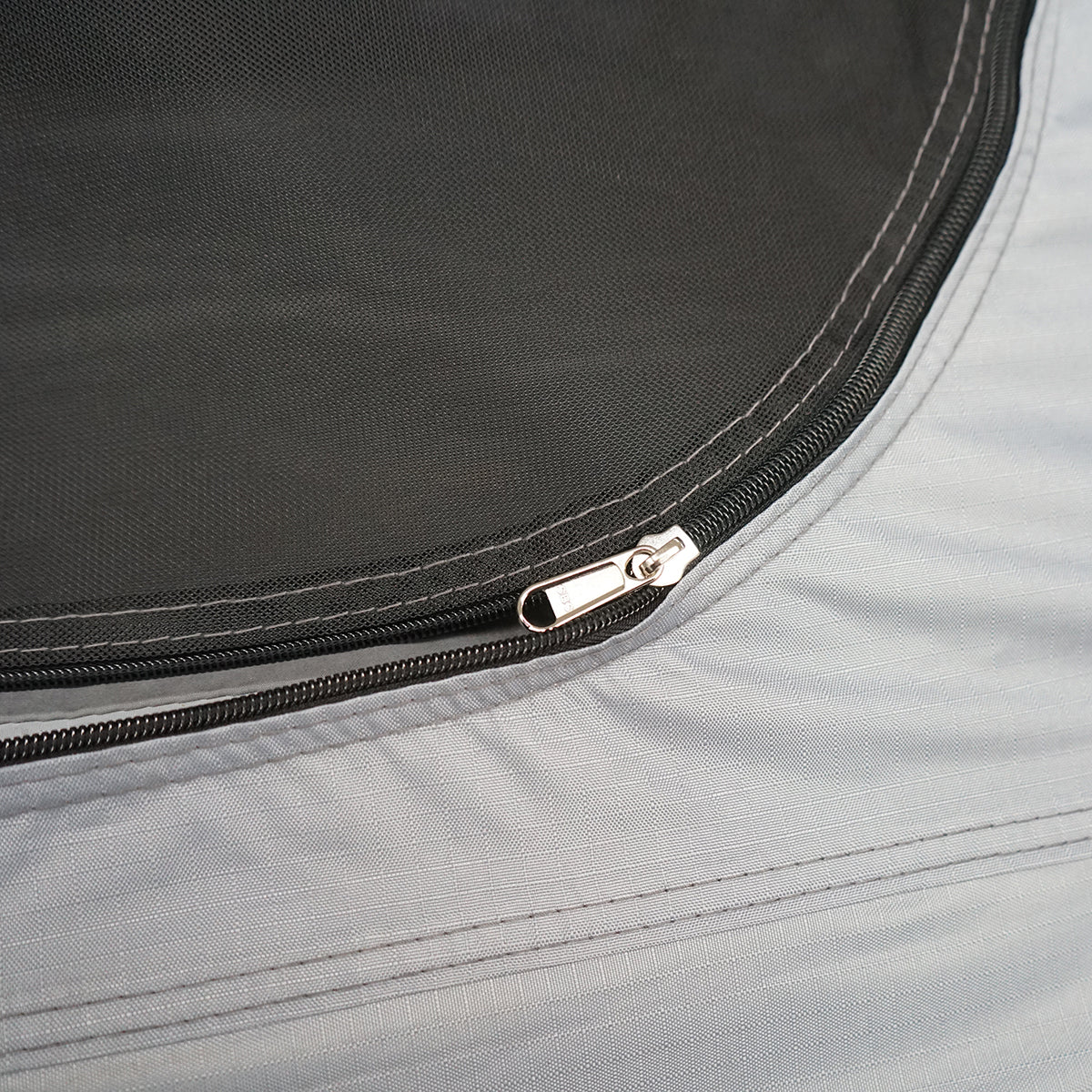 Waterproof car tent for 2 people, attachment to the ceiling with a platform and ladder
