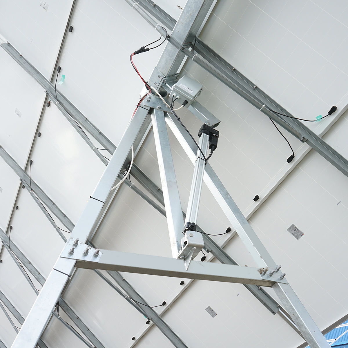 Complete mounting system, automatic solar tracker structure 9 KW, east-west 16 panels of 570W Breckner Germany