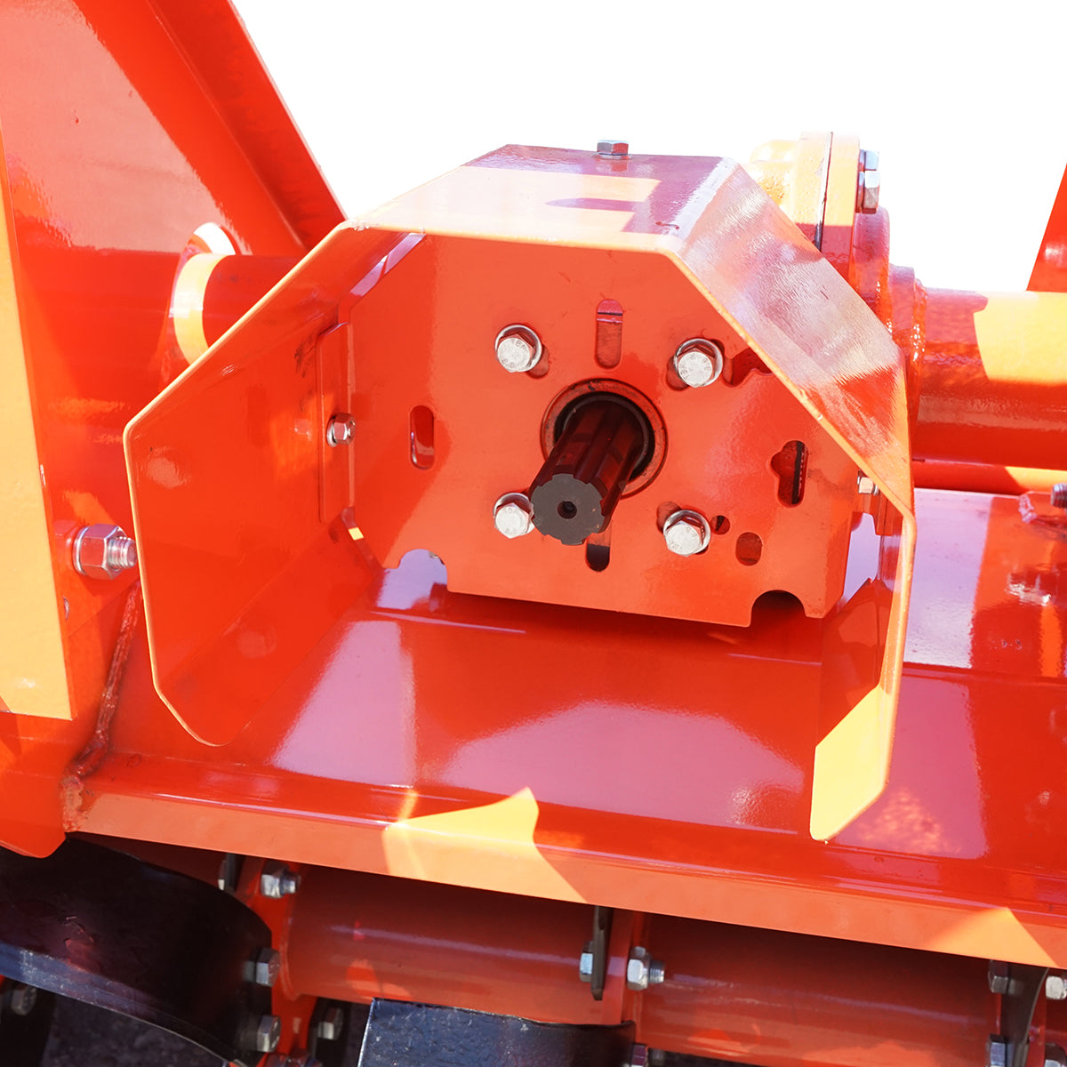 Agricultural tiller with a working width of 220 cm, 54 blades, three-point hitch, including a clutch drive shaft Baisan.